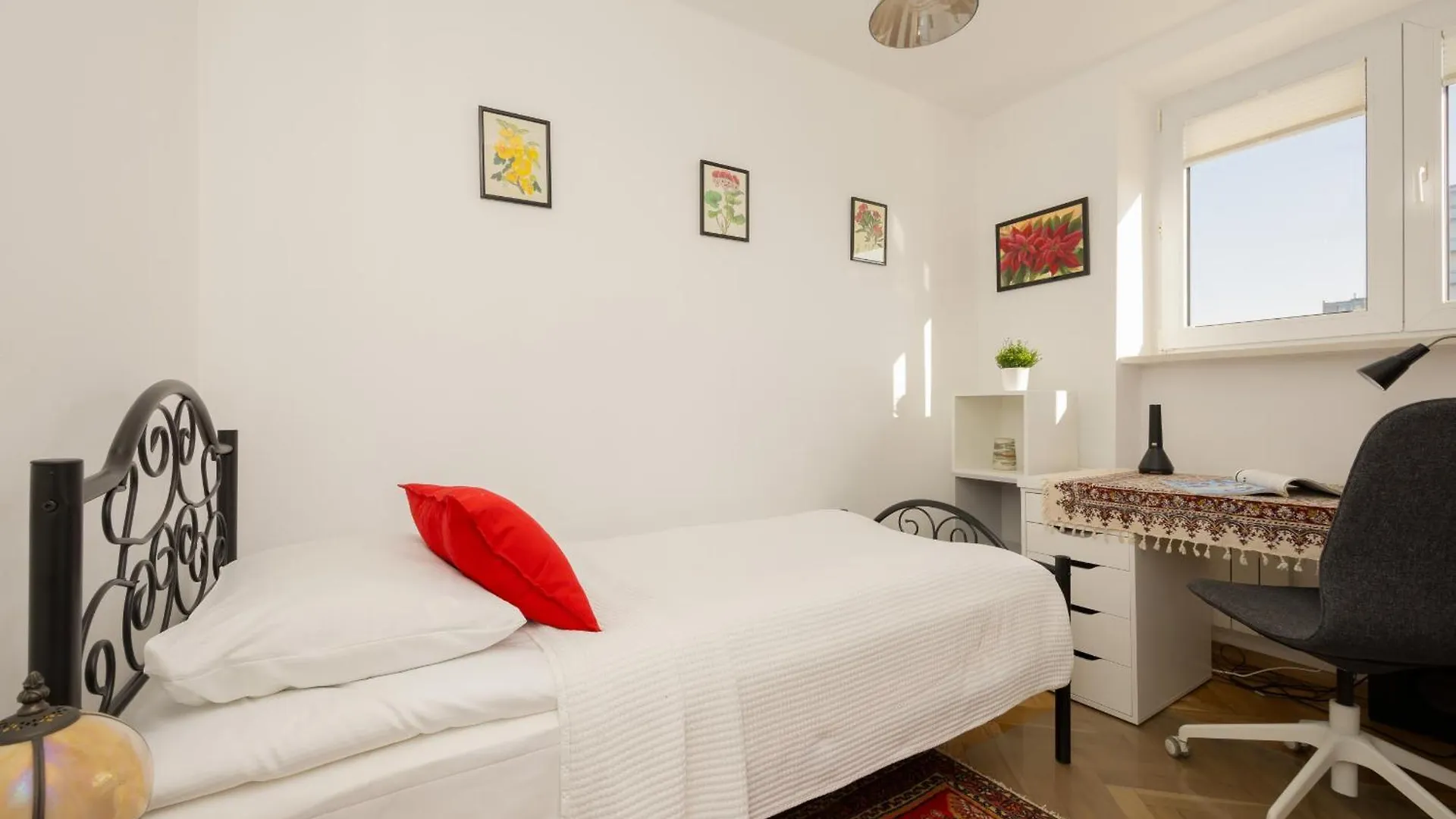 Autumn Apartment With Balcony And Two Bedrooms By Noclegi Renters Warschau 0*,